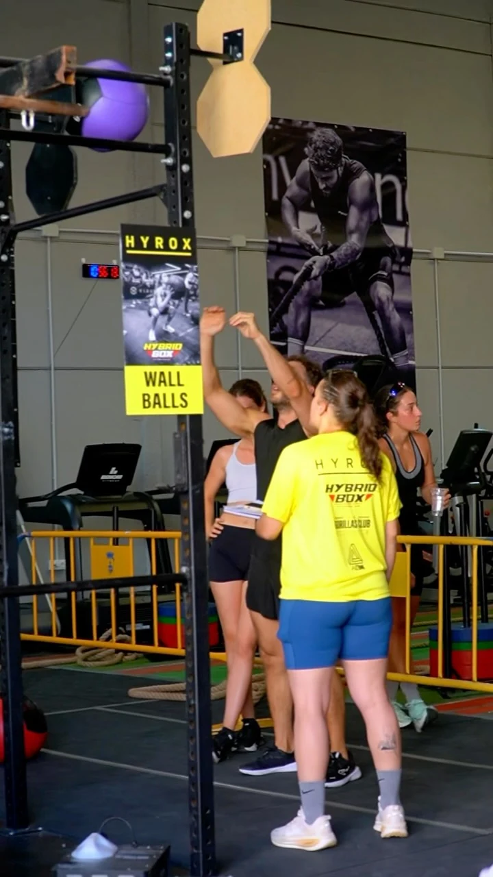 Participantes en la categoría mixta de la Open Gorillas Fitness Race de mayo de 2026, en un reel publicado en julio